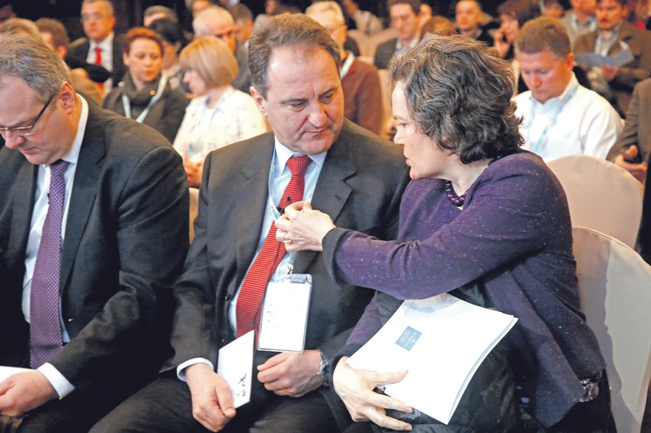 Zabrinuta Kori: Vlahoviću, čija ti je ovo dlaka na reveru?