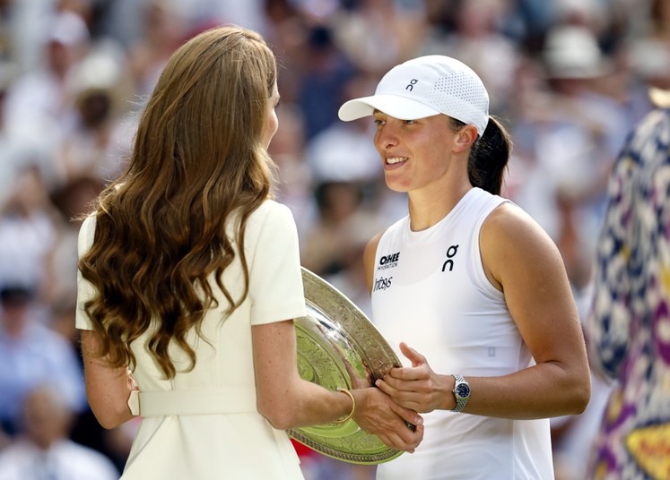 Iga Świątek mistrzynią Wimbledonu. Trofeum odebrała z rąk Księżnej Walii [FOTO]