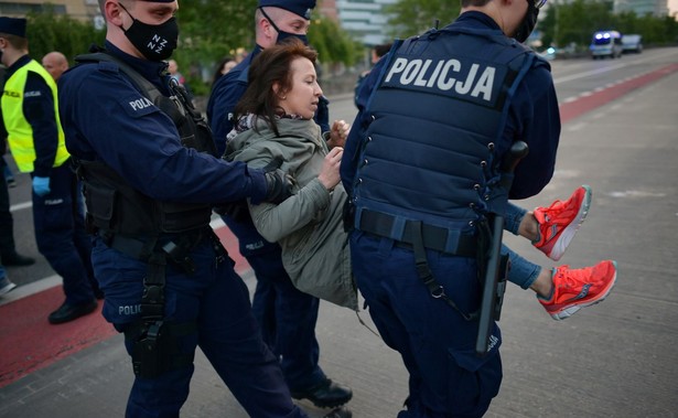 Protest przedsiębiorców w Warszawie: policja zatrzymała w piątek 62 osoby