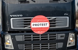 Protest przewoźników. Tiry zablokowały Polskę przez niemieckie prawo