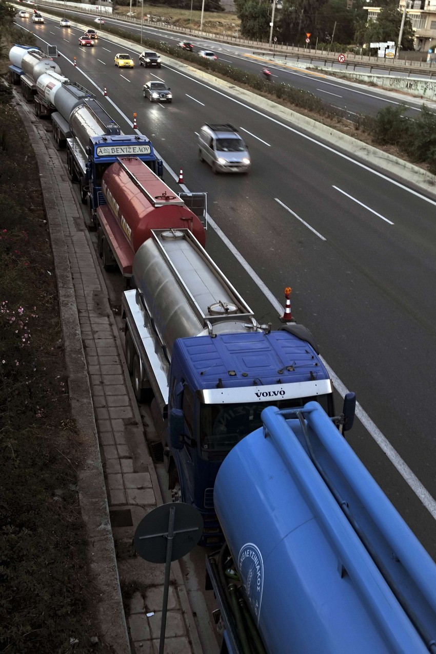 Nepregledne kolone i juče su bile glavna slika iz grčkih gradova