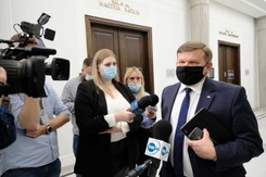 Zakupy dla wojska. PiS chce zmienić prawo, opozycja grzmi o 'fałszu i obłudzie'