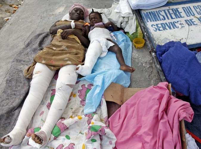 Szpitale były przepełnione; ci, którzy przeżyli, często czekali na pomoc, leżąc na ulicy