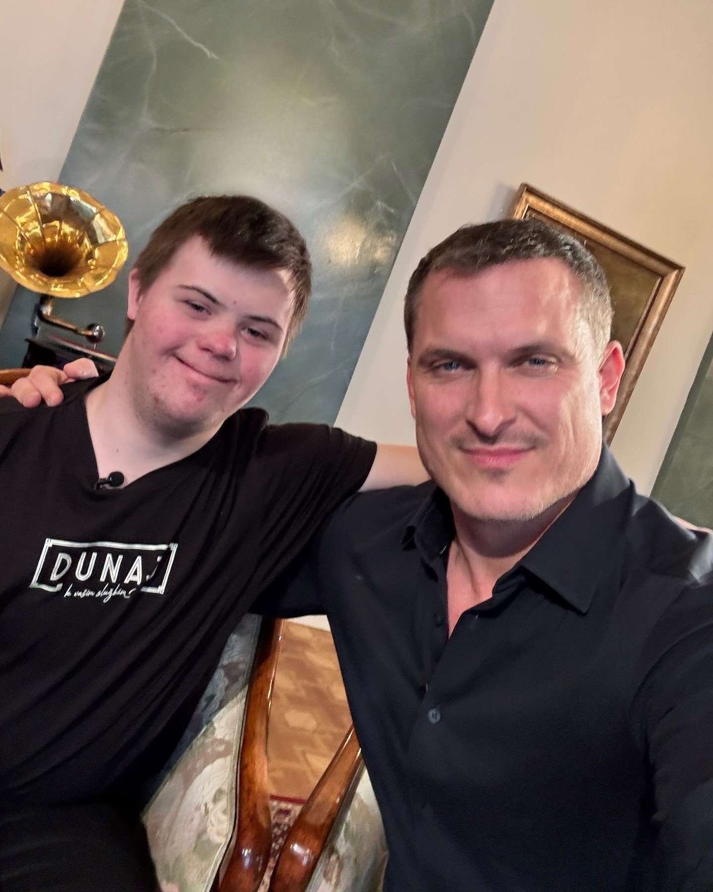 Šimon Jakuš a Ján Koleník si zahrali bratov v seriáli Dunaj, k vašim službám.