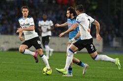 Kwaracchelia ośmieszył obrońców Atalanty. Napoli coraz bliżej tytułu [WIDEO]