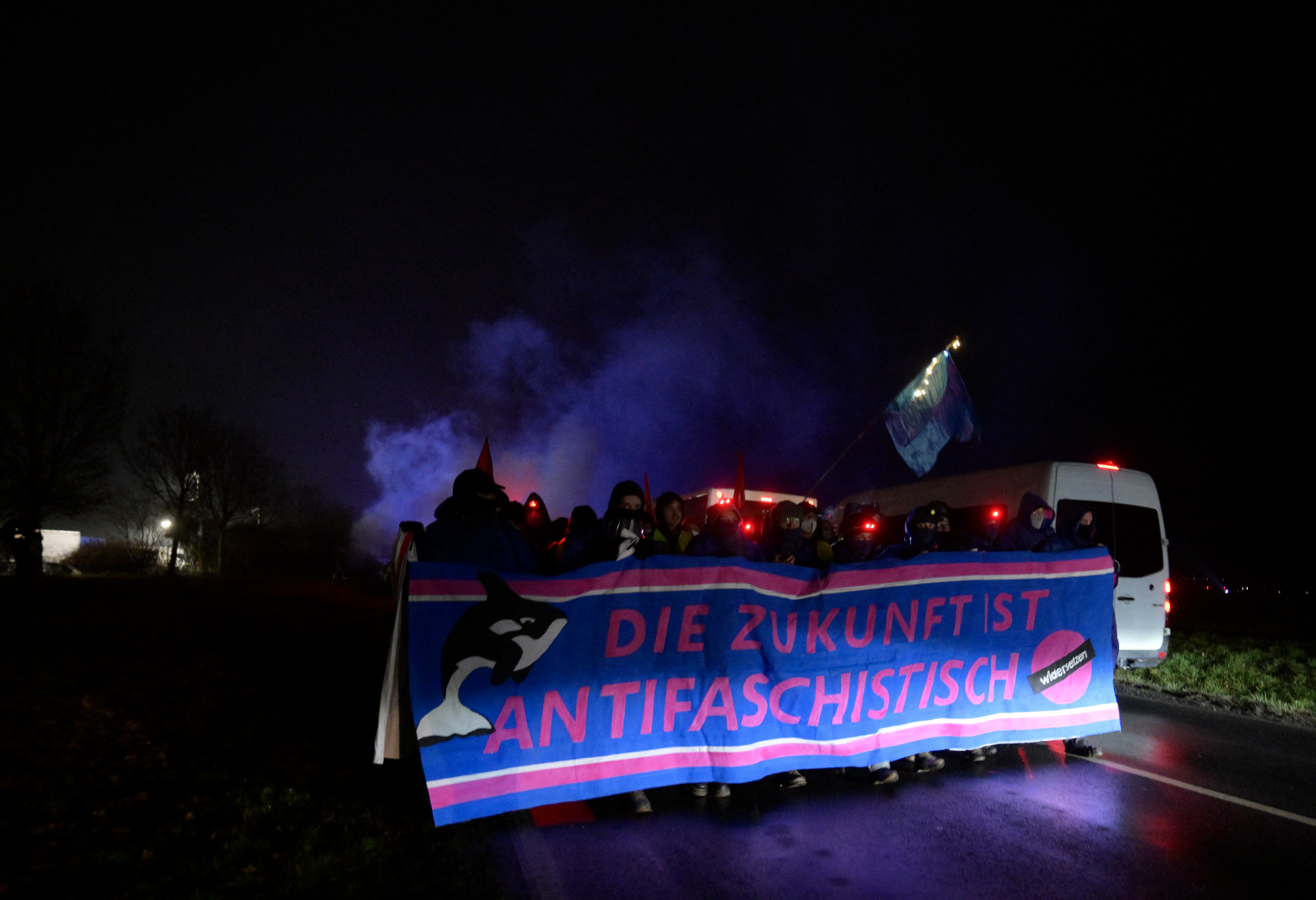 15 000 manifestants, 100 participants : le congrès de l'AfD reporté