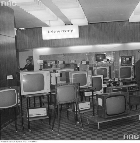 Pierwszego dnia budynek zwiedziło 100 tys. ludzi.