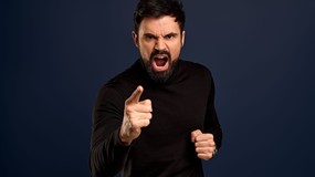 Zdumiewające odkrycie naukowe. Przeklinanie realnie zwiększa siłę