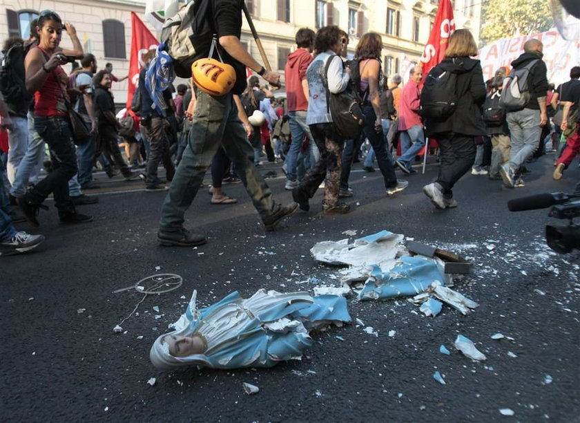 Bitwy z policją, krew i ranni. Tak burzy się świat! ZDJĘCIA