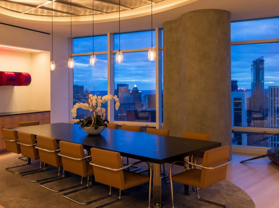 And the open-plan dining room is also treated to city lights.