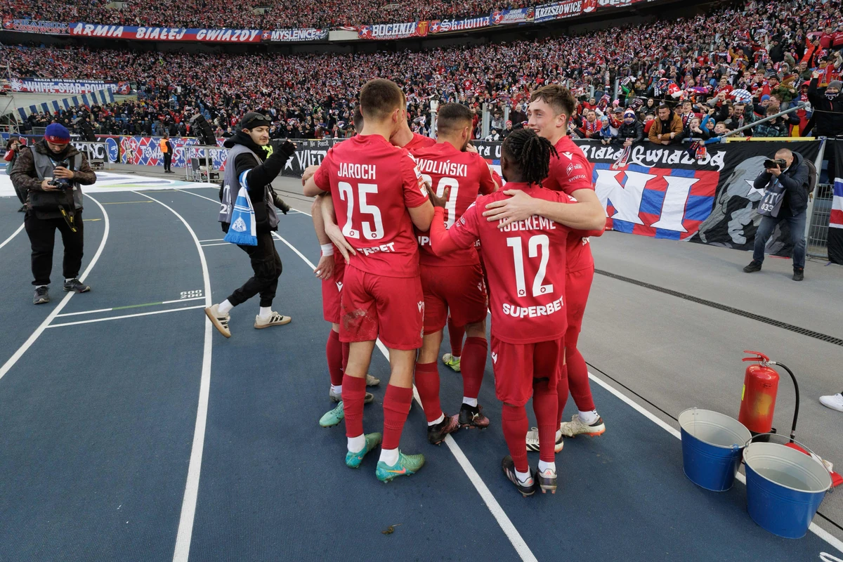 Kto trzecim beniaminkiem Ekstraklasy, chimeryczna Wisła, czy kapitalnie punktująca Polonia?