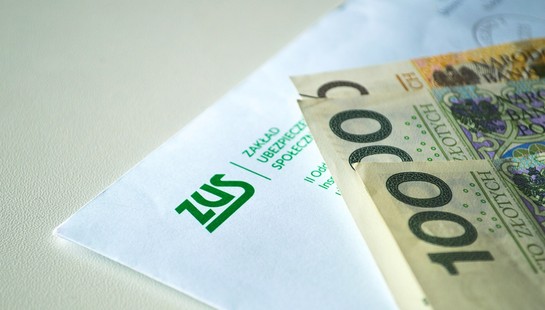 Seniorzy dostaną więcej pieniędzy. Od marca 2026 rosną dodatki do emerytur