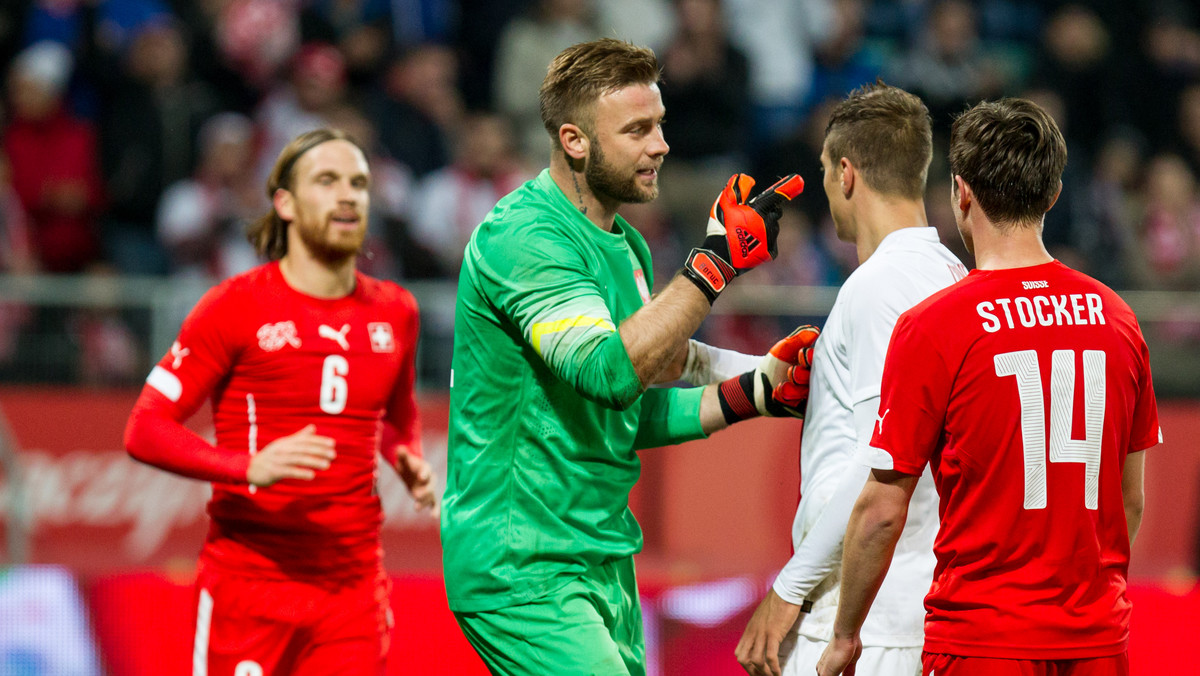 - Wiadomo, że przyjeżdżam na kadrę po to, żeby stanąć w bramce i pokazać się z jak najlepszej strony. Dlatego fajnie było sobie przypomnieć, jak się broni w kadrze. Ale nawet jak ja i Łukasz Fabiański nie gramy, to mocno trzymamy kciuki za Wojtka Szczęsnego, bo chcemy tworzyć zgrany kolektyw – zaznaczył po meczu ze Szwajcarią (2:2) Artur Boruc.