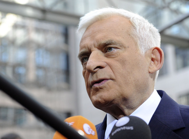 Buzek: Trzeba się dobrać do gazu łupkowego