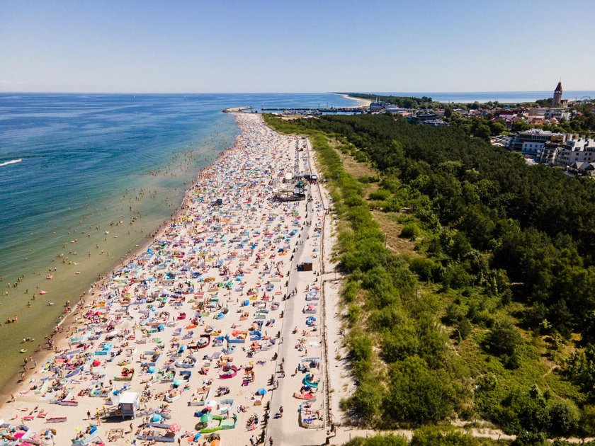 Władysławowo: tłumy na plaży w czasie pandemii? Burmistrz komentuje