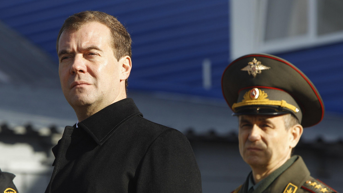 Prezydent Dmitrij Miedwiediew zagroził dzisiaj, że w wypadku niekorzystnego dla Rosji rozwoju sytuacji z budową tarczy antyrakietowej USA w Europie odstąpi ona od dalszych kroków w sferze rozbrojenia i kontroli zbrojeń.