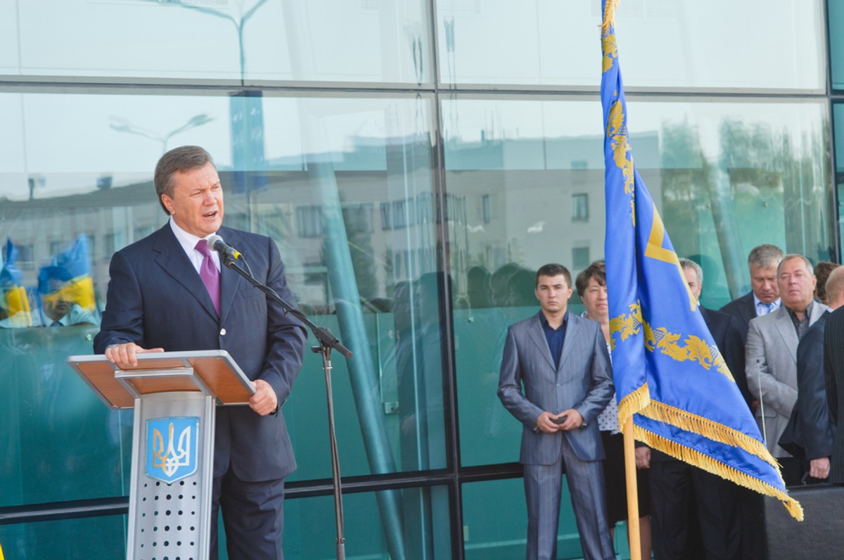 Wiktor Janukowycz otwiera lotnisko w Charkowie