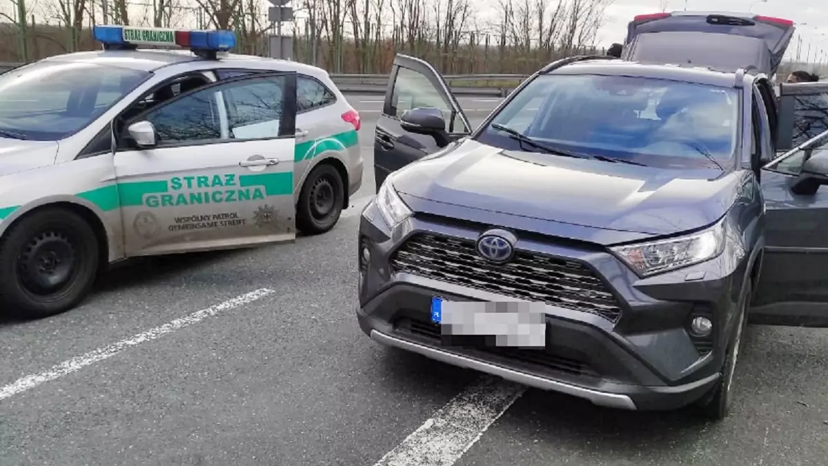 Toyota RAV4 odzyskana przez polsko-niemiecki patrol Straży Granicznej