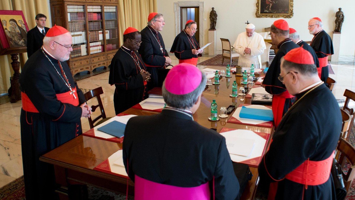 W Watykanie rozpoczęła się tajna narada papieża Franciszka z ośmioma kardynałami-doradcami. Celem posiedzenia rady, ukonstytuowanej na mocy papieskiego dokumentu, jest przygotowanie wielkiej reformy Kurii Rzymskiej, rządu Kościoła.