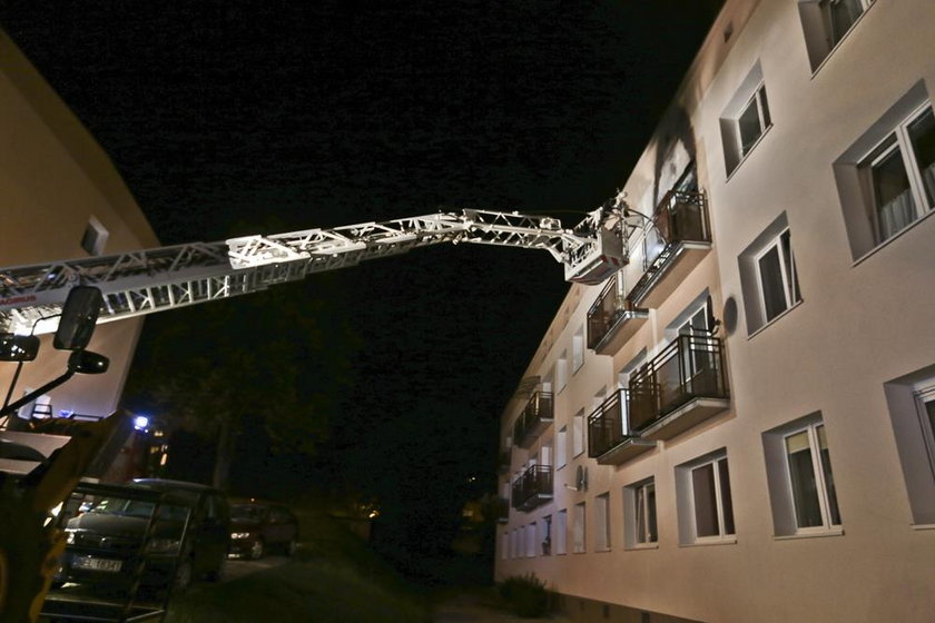 Uciekła przed pożarem na balkon. „Prawie spłonęła żywcem”