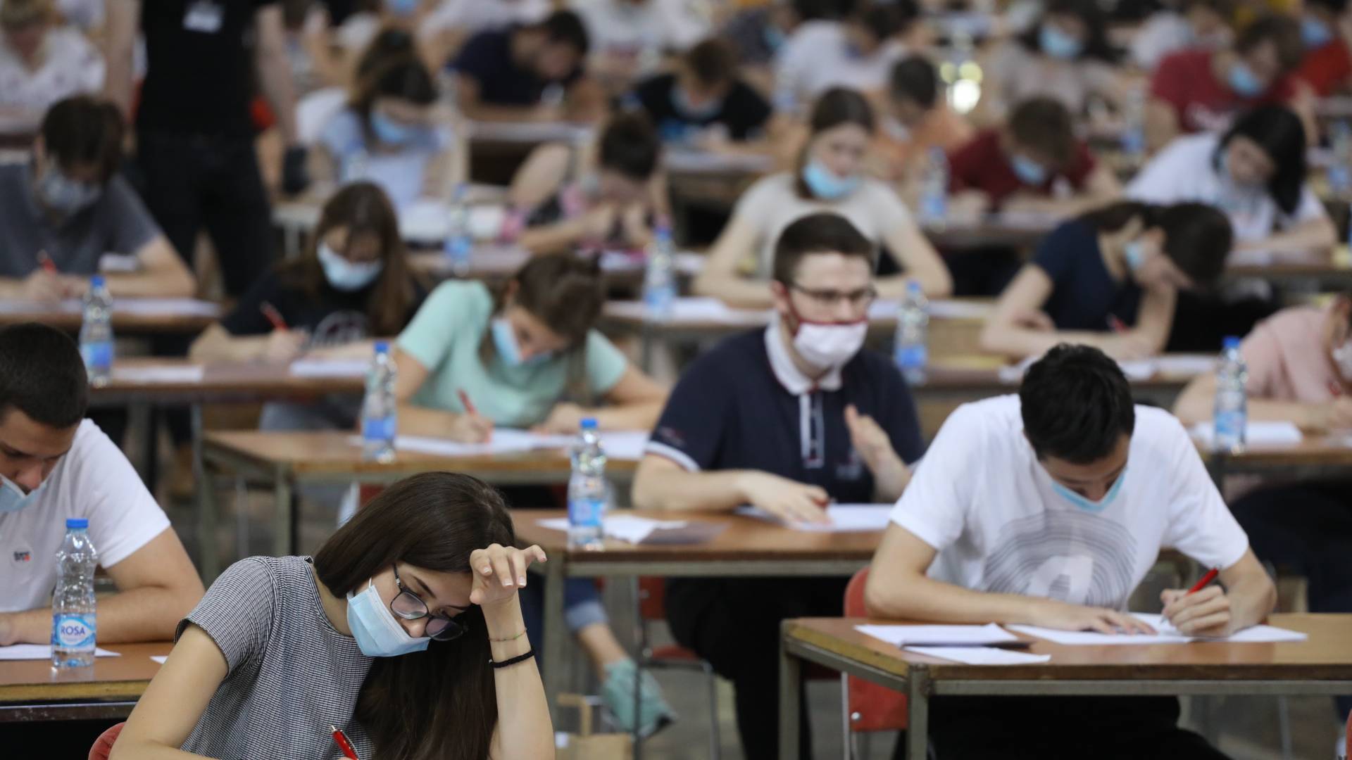 Studenta izbacili sa ispita jer nije stavio masku preko nosa i nije fora