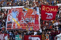 Francuska policja aresztowała ponad stu kiboli AS Roma. Byli uzbrojeni kije bejsbolowe i łopaty