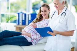 3 dodatkowe badania, które naprawdę warto wykonać w ciąży