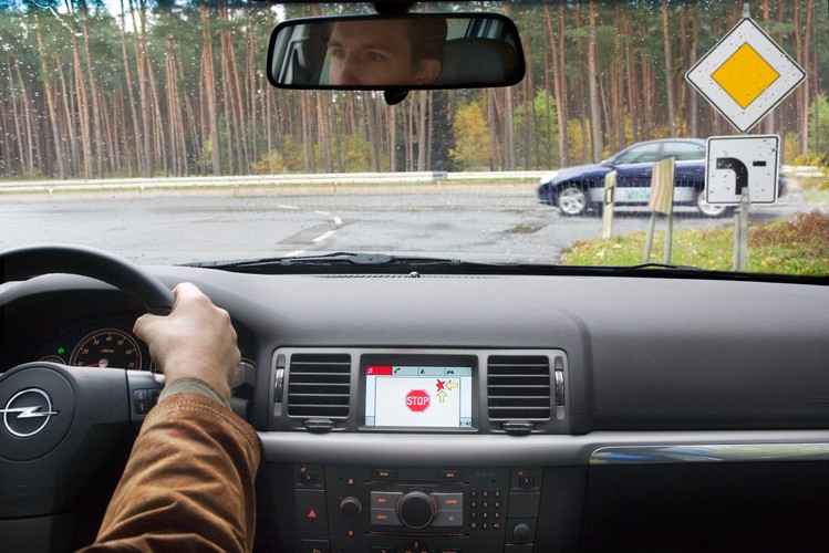 ... zbliżającym się do skrzyżowania