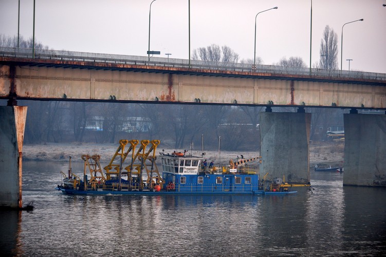 Most Łazienkowski ugaszony dopiero nad ranem