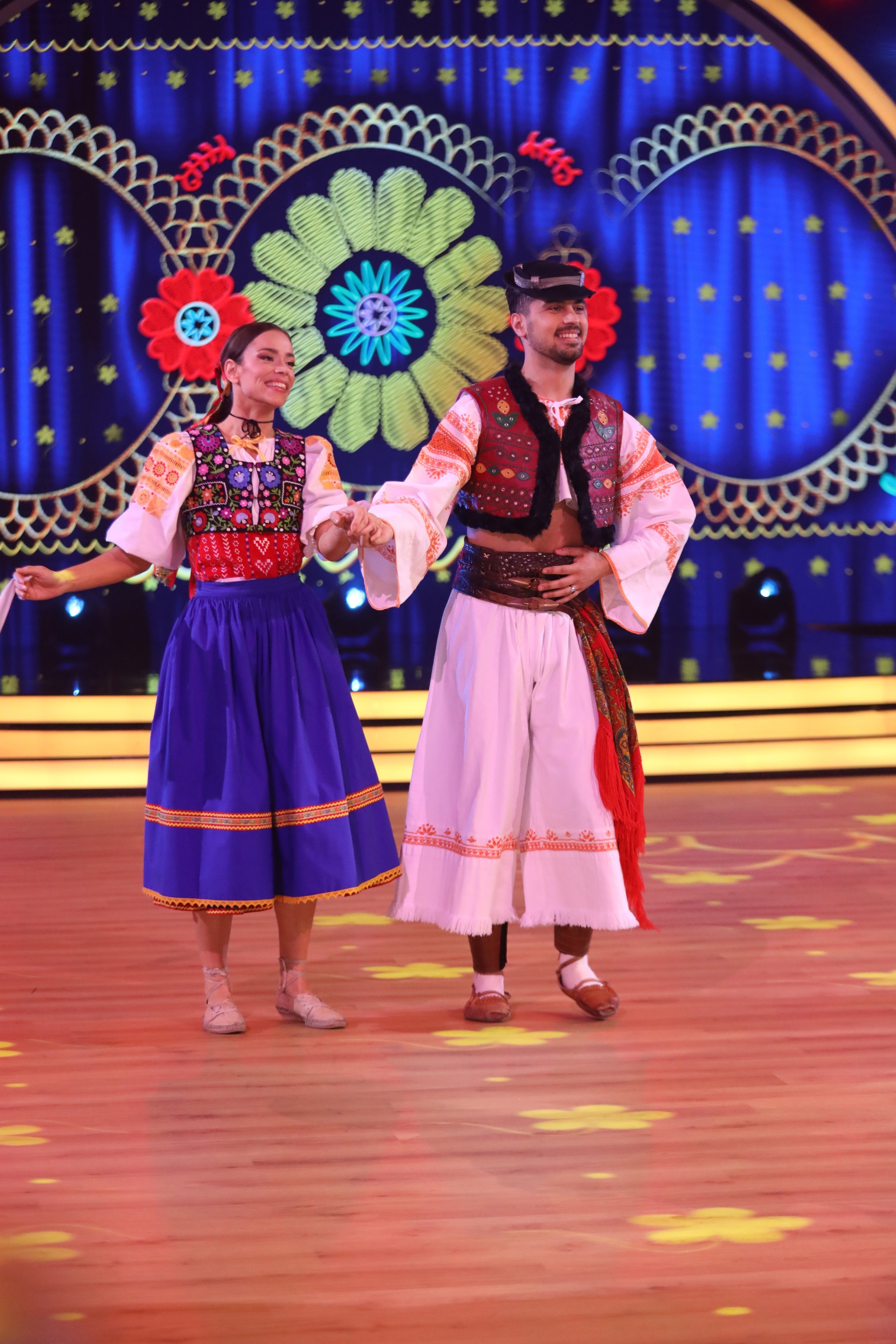 Folklórne tance súťažiacich v Let’s Dance.