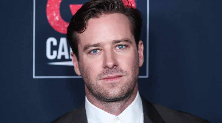 Armie Hammer durva üzeneteket küldött nőknek, Jennifer Lopezzel nem is forgathat a botrány miatt / Fotó: Northfoto