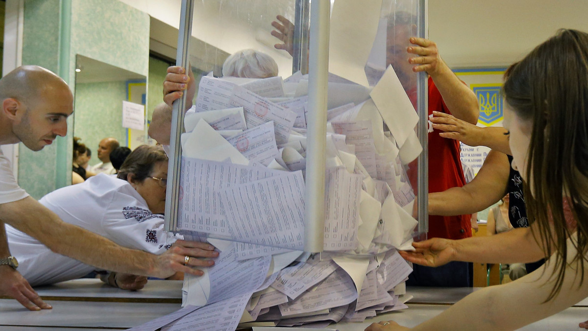 W przeprowadzonych w niedzielę wyborach prezydenta Ukrainy frekwencja wyniosła ponad 60 procent - poinformował w poniedziałek przewodniczący Centralnej Komisji Wyborczej (CKW) Mychajło Ochendowski.