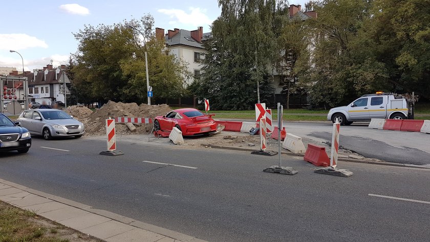 Ktoś porzucił sportowe porsche warte około pół miliona złotych!