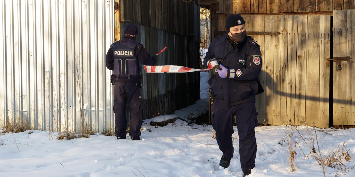 Horror w Zdziechowicach. W gospodarstwie rodziny S. znaleziono zwłoki 65-letniej kobiety