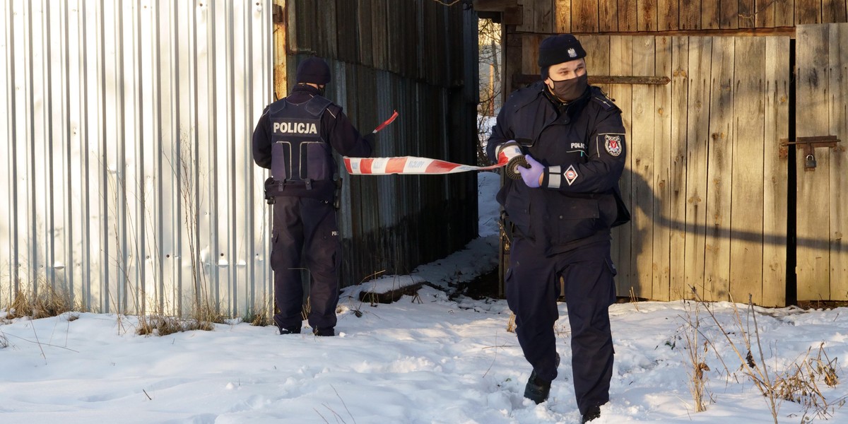 Horror w Zdziechowicach. W gospodarstwie rodziny S. znaleziono zwłoki 65-letniej kobiety