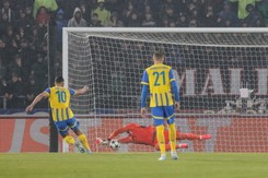 Liga Mistrzów. Skorupski obronił rzut karny. Fatalny mecz Piątkowskiego