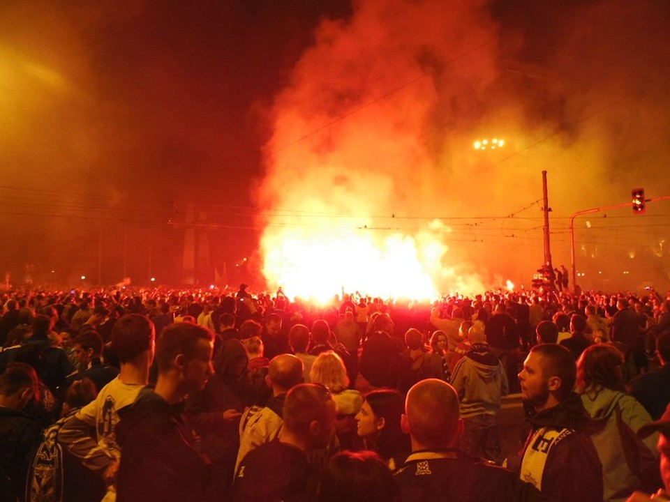 Lech Poznań Mistrzem Polski. Tysiące kibiców fetowało zwycięstwo