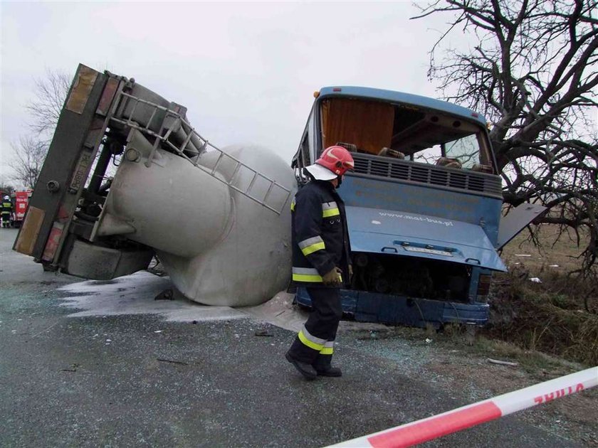 wypadek, bus, Hajdaszek, świętokrzyskie, ofiary, zabici, ranni