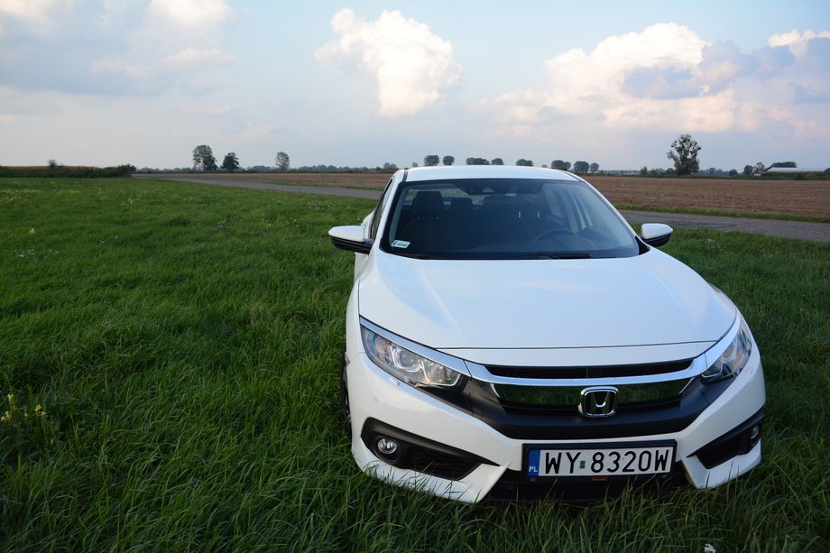 Honda Civic sedan 1.5 VTEC Turbo - w kompaktowej limuzynie też drzemią emocje