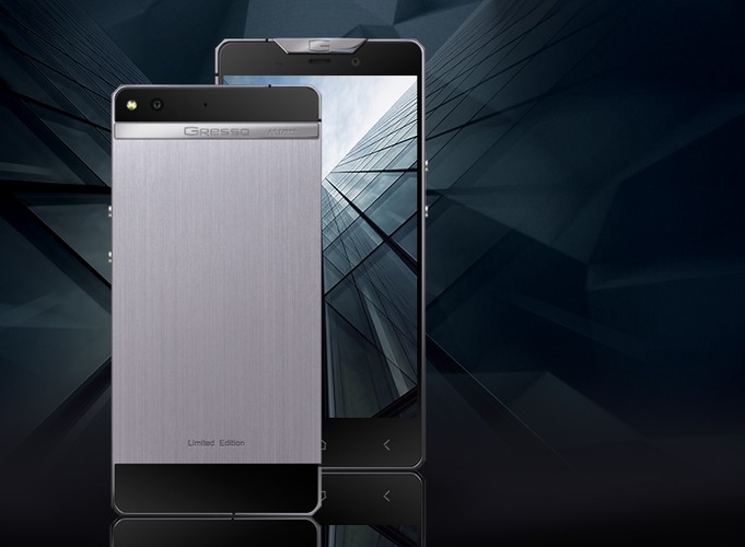 Gresso Regal R1 kosztuje 3 tys. dolarów i jest najtańszym smartfonem z tej rodziny. Co dostaniemy za równowartość czterech iPhone’ów 6S? Przede wszystkim tytanową obudowę. Na tym w zasadzie kończą się luksusy, bo ekran Full HD, 2 GB pamięci RAM, 32 GB pamięci wbudowanej i Android 4.2 nikogo dziś już nie zachwycają.