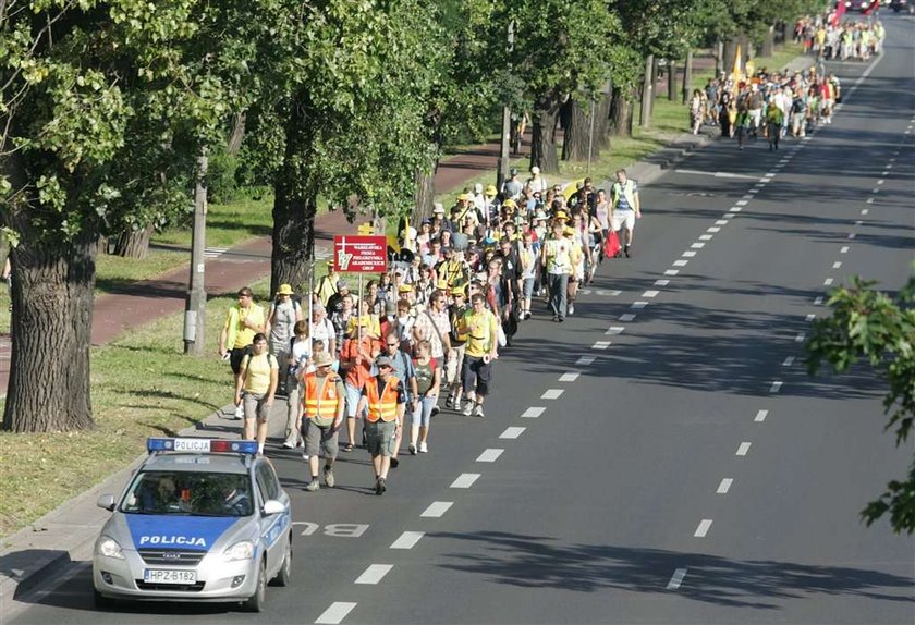 Samochód wjechał w pielgrzymkę! 11 osób rannych