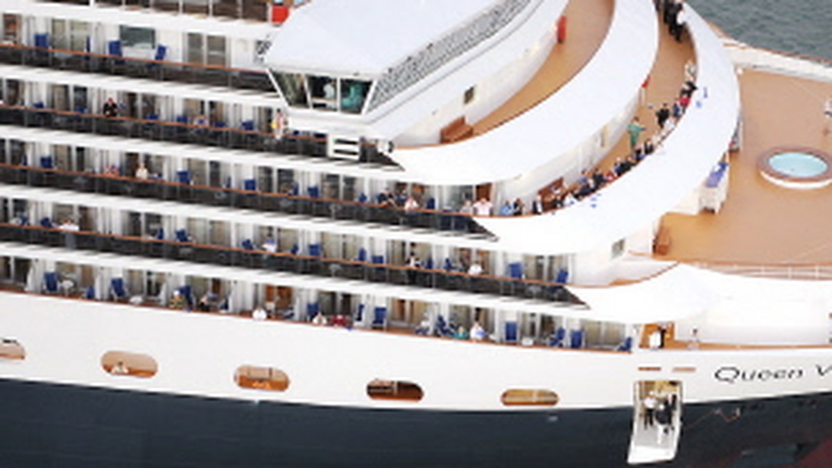 Jeden z największych i najbardziej luksusowych liniowców świata, "Królowa Wiktoria", zawitał w czwartek do gdyńskiego portu. Gigant ma długość 294 metrów, wysokość ponad 60 m i wyporność ponad 90 tys. ton.