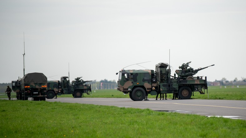 Efektorem każdej baterii Pilicy będzie sześć przeciwlotniczych systemów rakietowo-artyleryjskich osadzonych na platformie Jelcza. Do zwalczania celów używane będą pociski Grom/Piorun lub zdwojona armata kal. 23 mm.