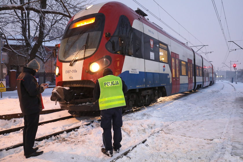 Dramat na przejeździe. Troje małych dzieci w szpitalu