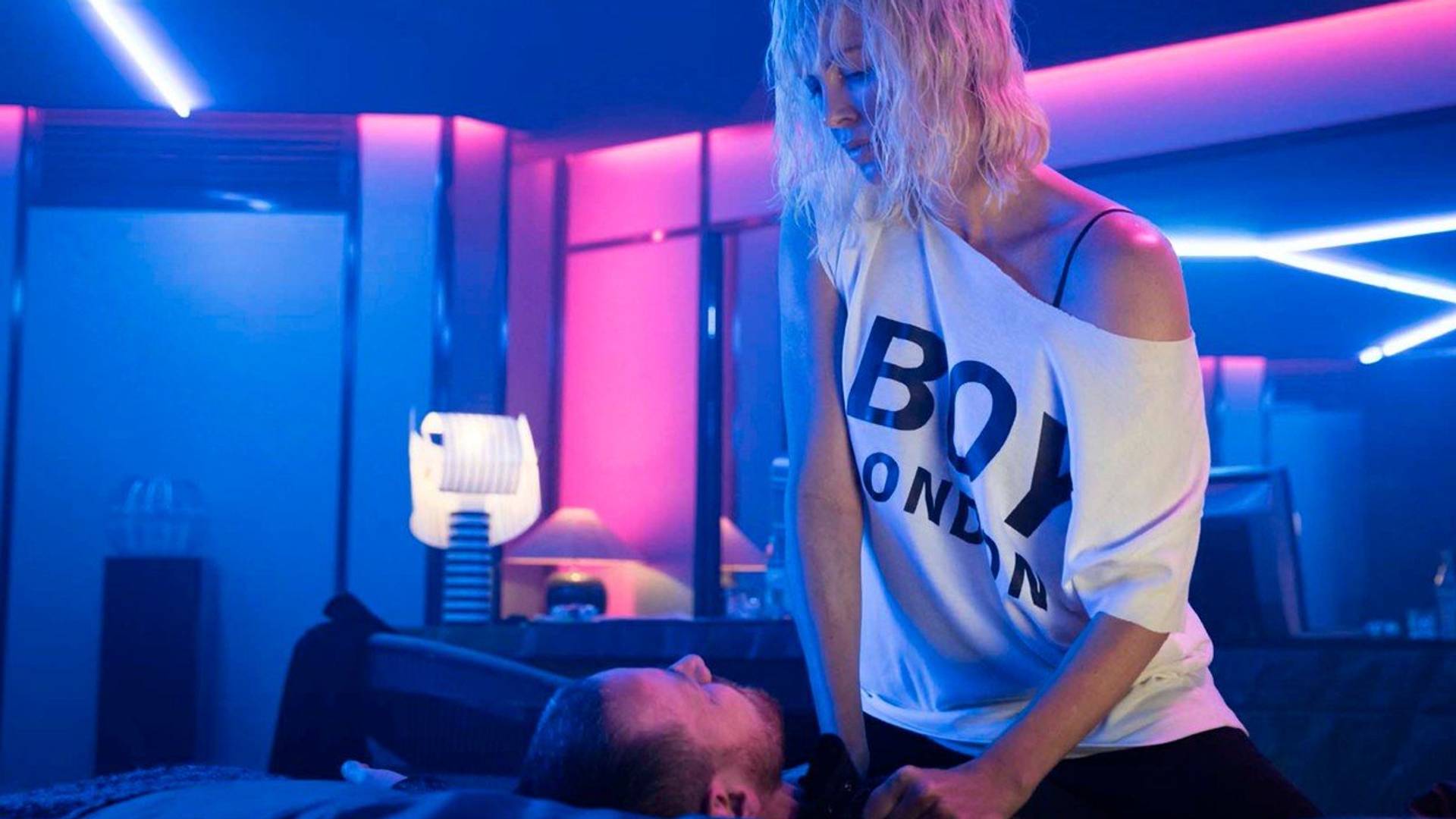 Fantazija o trojci sa Šarliz Teron i Džejms Mekvojem je propala posle filma "Atomic Blonde"