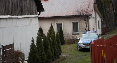 Makabra w Zimnodole. W małym domu znaleziono brutalnie okaleczone zwłoki