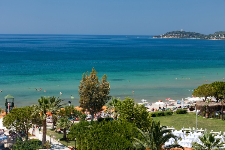 8. miejsce - Plaża Altinkum – nieco zatłoczona, ale turyści i tak uważają, że jest to miejsce, które trzeba zobaczyć.