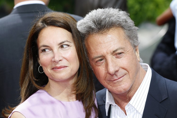 Dustin Hoffman z żoną Lisą Gottsegen na premierze 'Kung Fu Pandy' w Berlinie (2008)