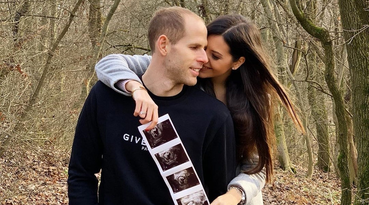 Gulácsi Péter és felesége a terhesség 12. hete után készítette ezt a fotót, most már boldog szülők / Fotó: Instagram