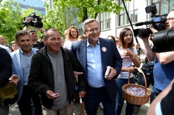 Wiceprezes PiS: Komorowskiemu nie pomoże Kwaśniewski